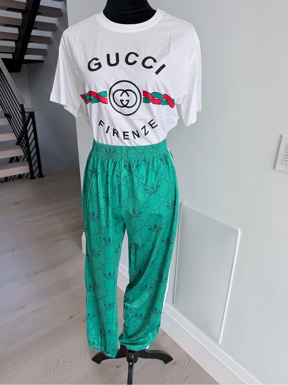 Green Logo-Print Track Pants and a Matching Tshirt Set size S - Picture 13 of 16